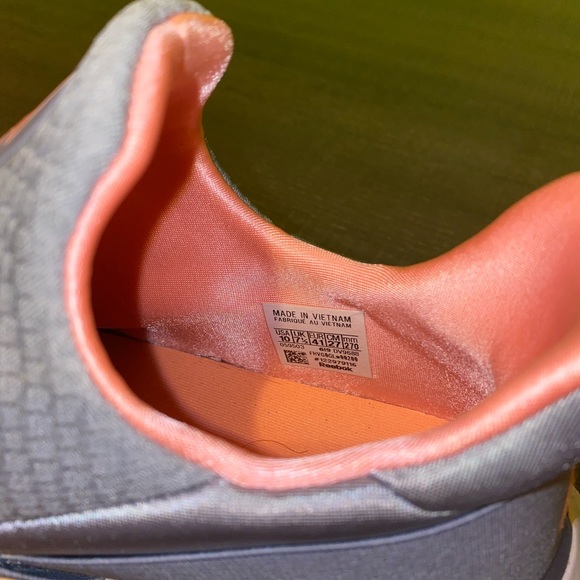 Woman’s Reebok - Picture 3 of 4